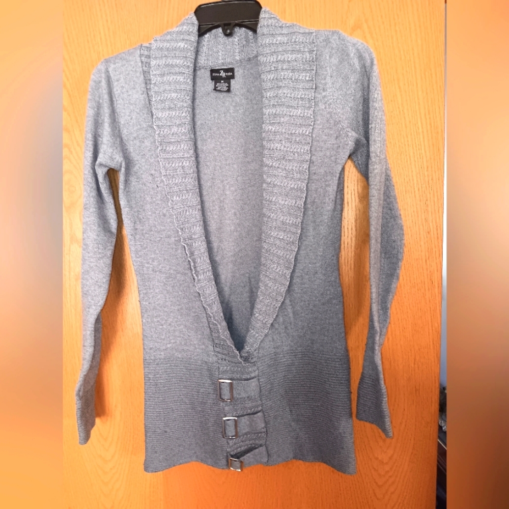 Women's size medium,  Zona Rosa sweater